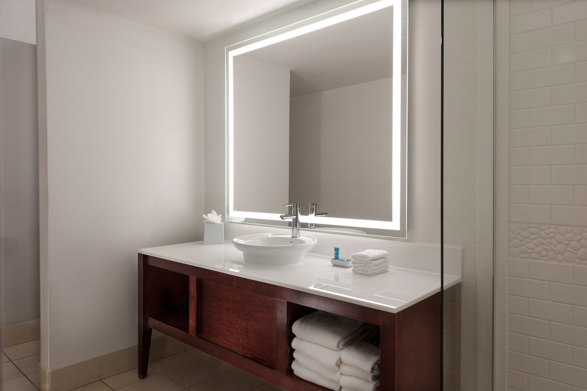 Traditional, 2 Queen Beds, Aloft Nashville West End 2/2