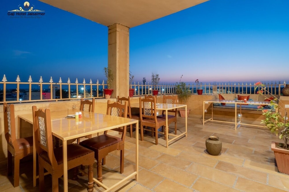 Gaji Hotel 48/64