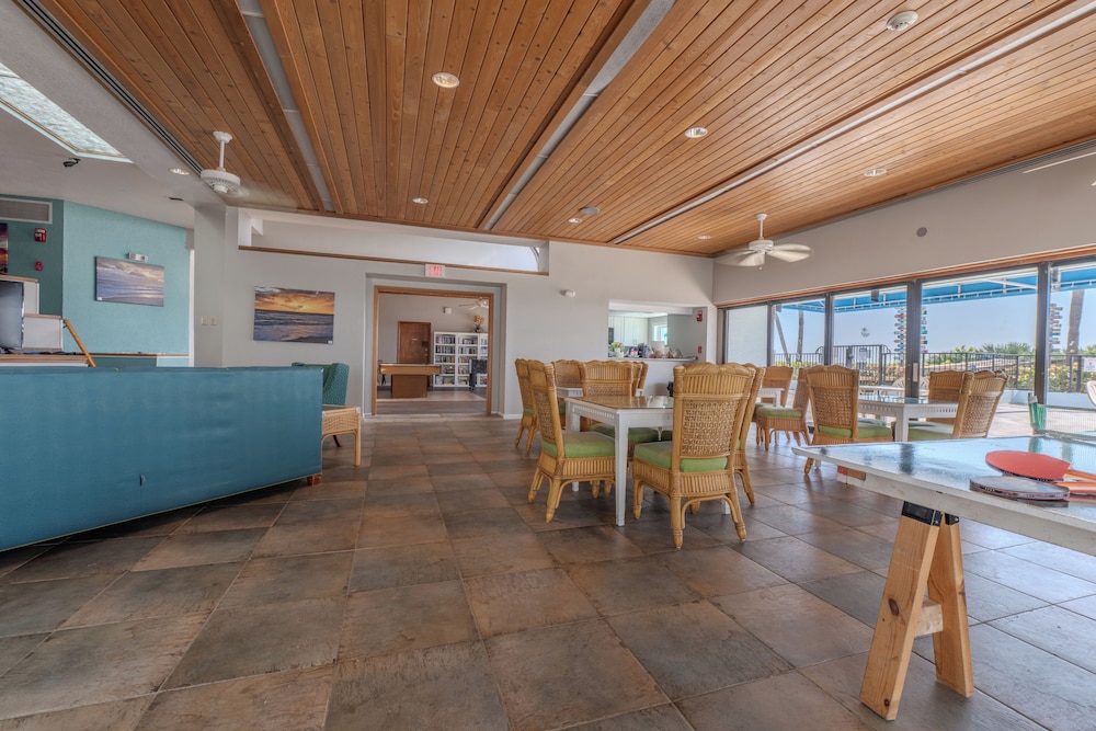 Oceanique Resort by Capital Vacations 6/48