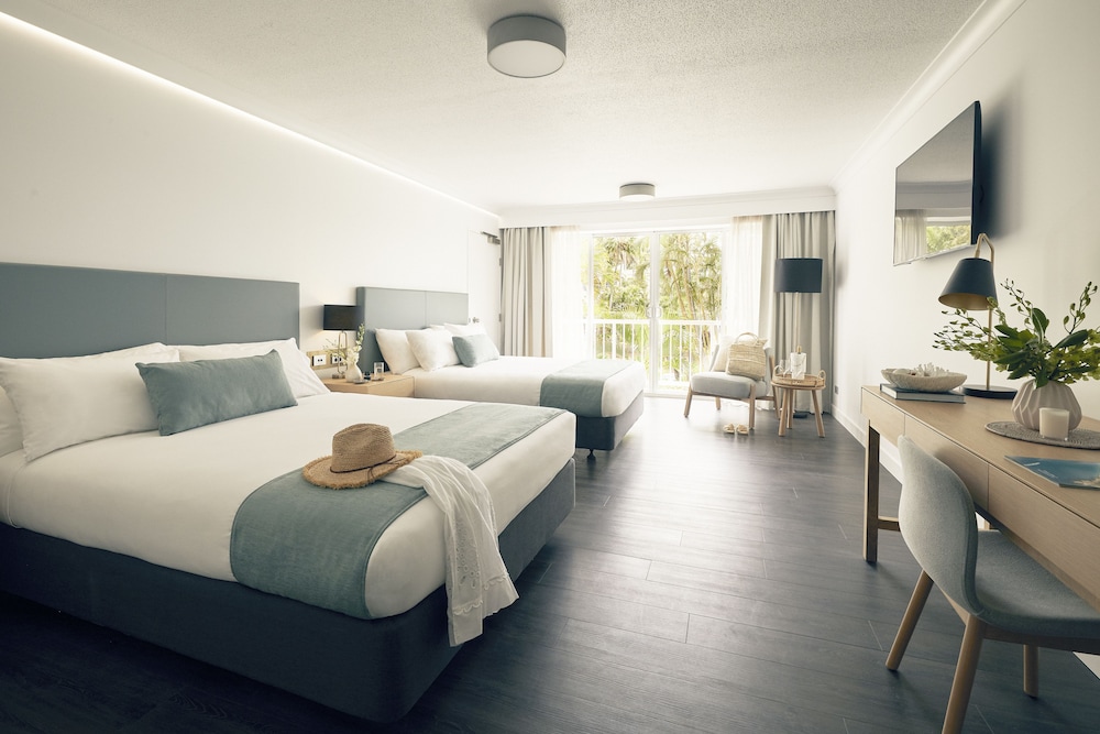 Superior, 2 Queen Beds, Pool Side