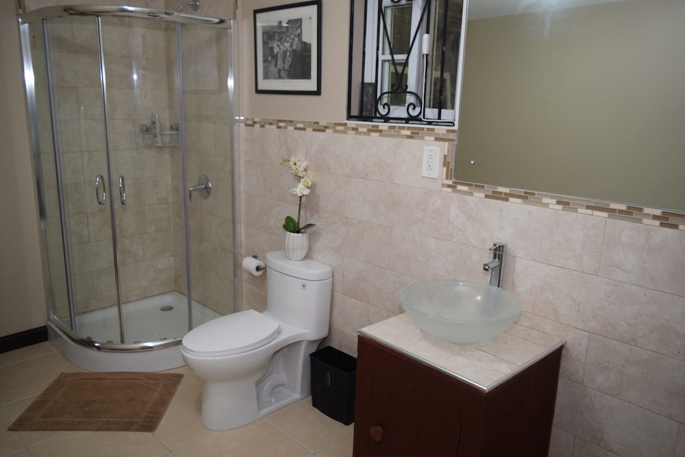 New Kingston Guest Apt At Evans 11/13