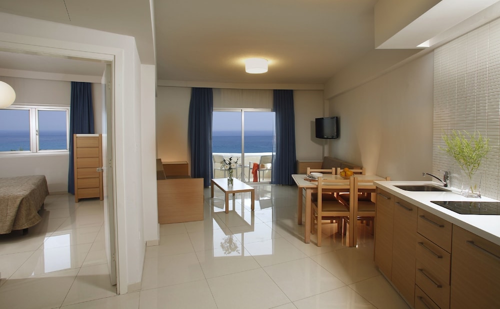 Sunrise Oasis Hotel & Waterpark 50/50