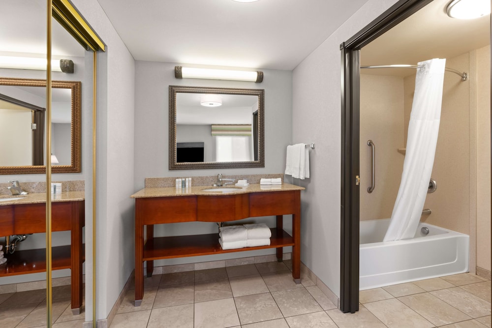 Hampton Inn & Suites Burlington WA 14/39