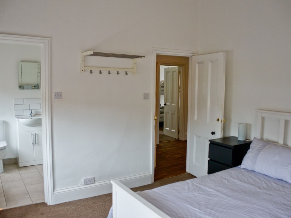 Corner House Apartment 6/23