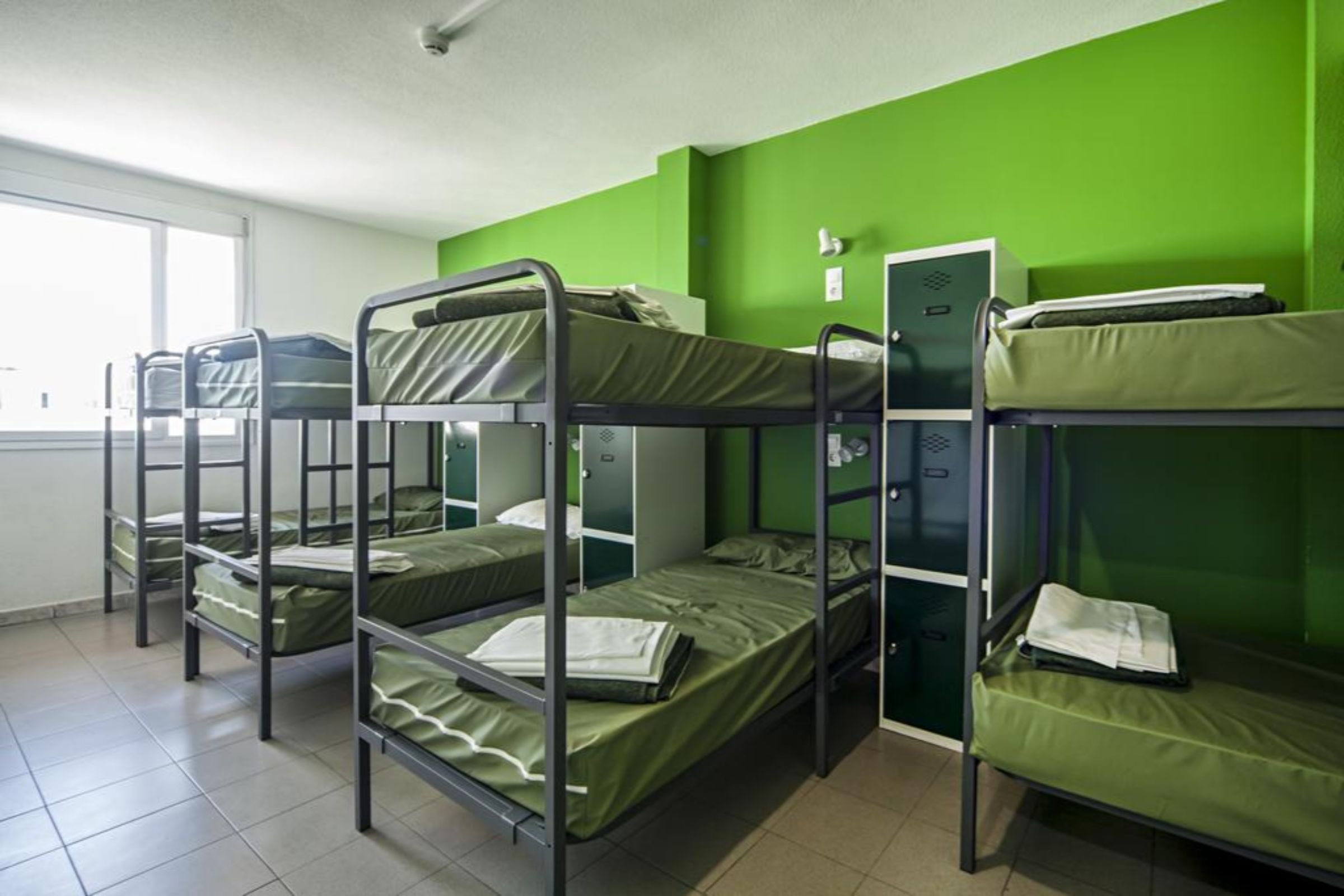 Mixed Dorm, 8 People
