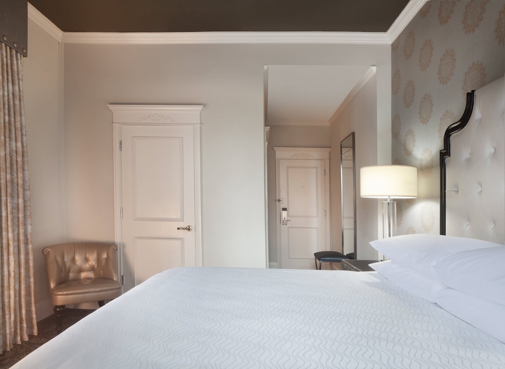 Le Pavillon Hotel 14/77