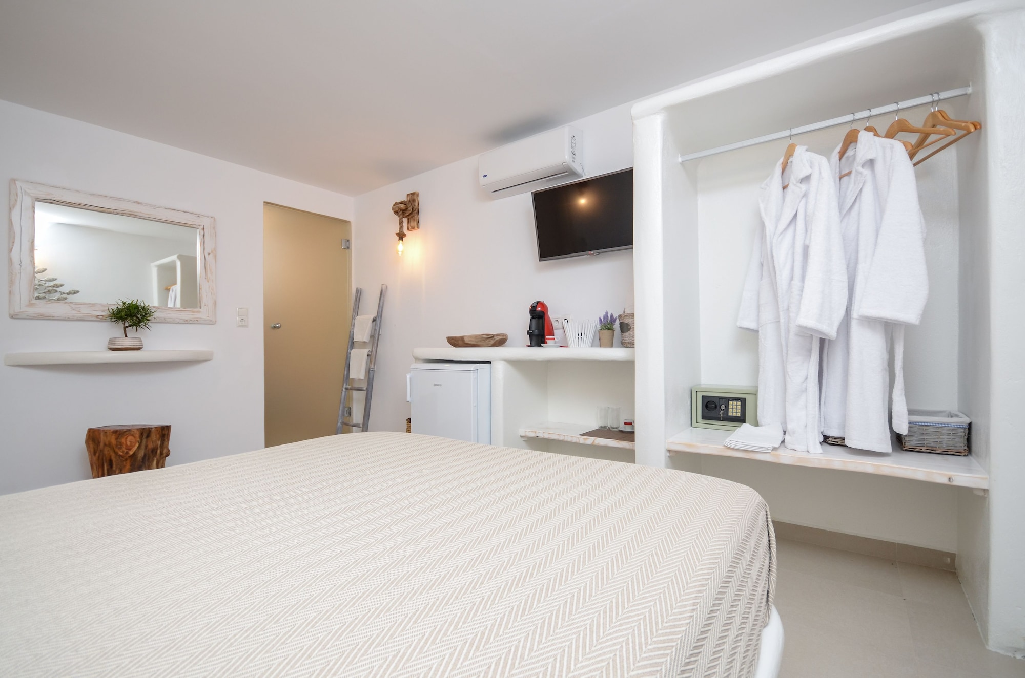 SUITE, HOT TUB