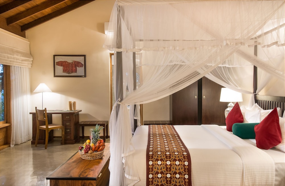 LUXURY, SUITE