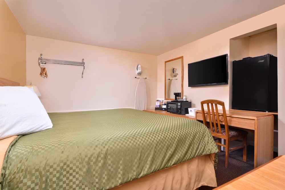 Americas Best Value Inn Jonesville/Hillsdale 13/37