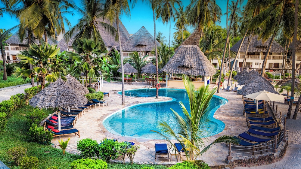 Paradise Beach Resort 40/50