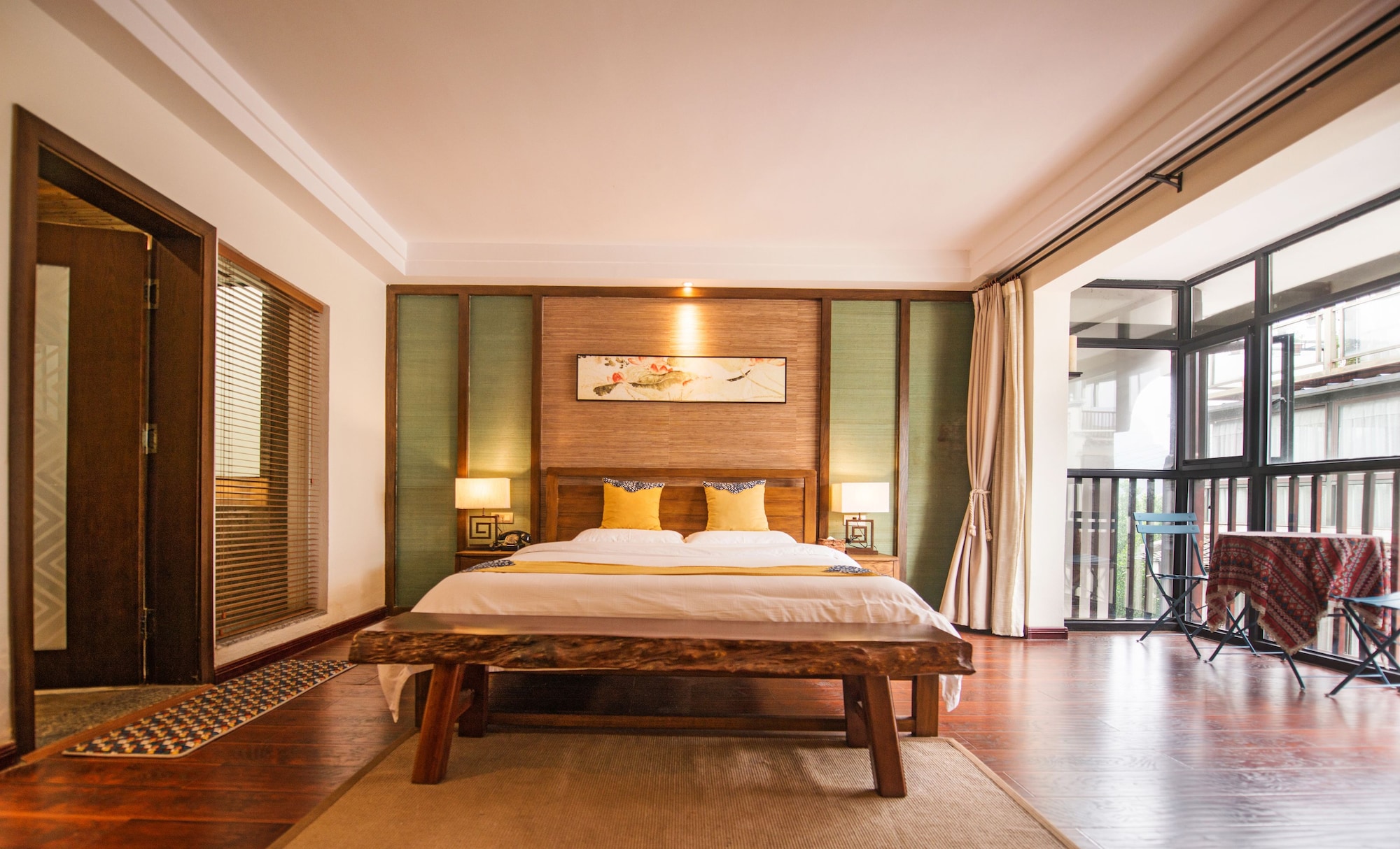 DELUXE, DOUBLE BED