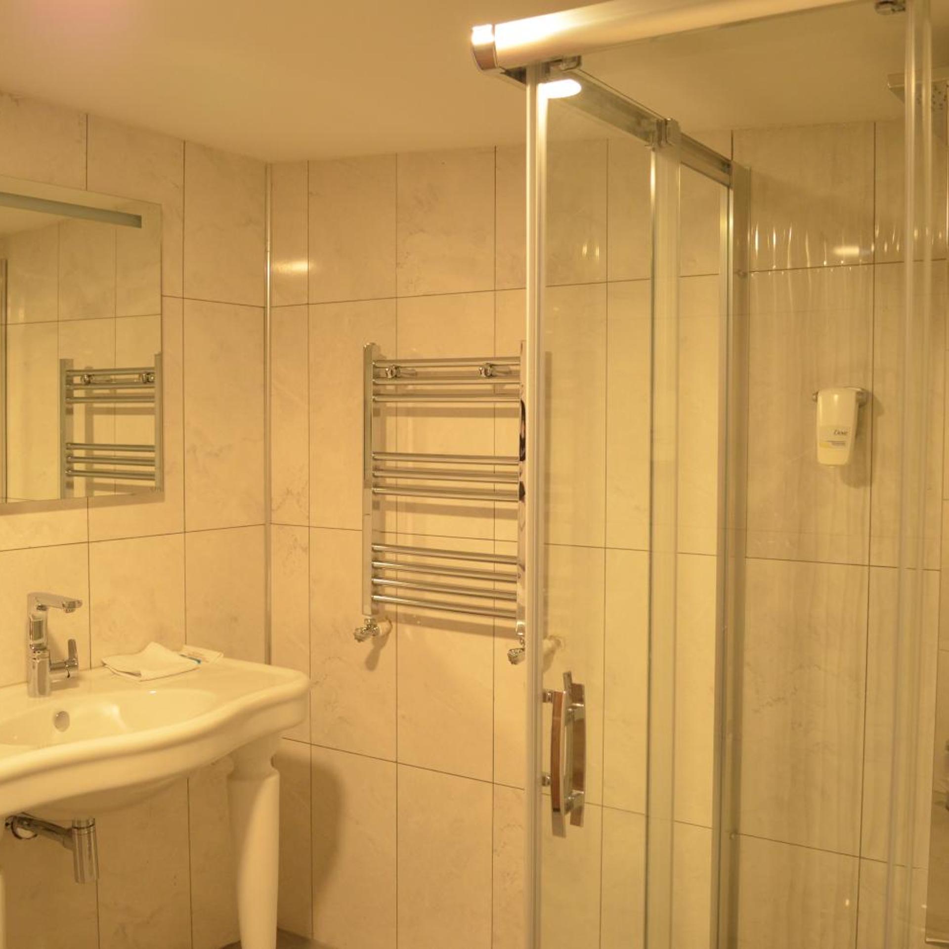Senler Hotel 49/50