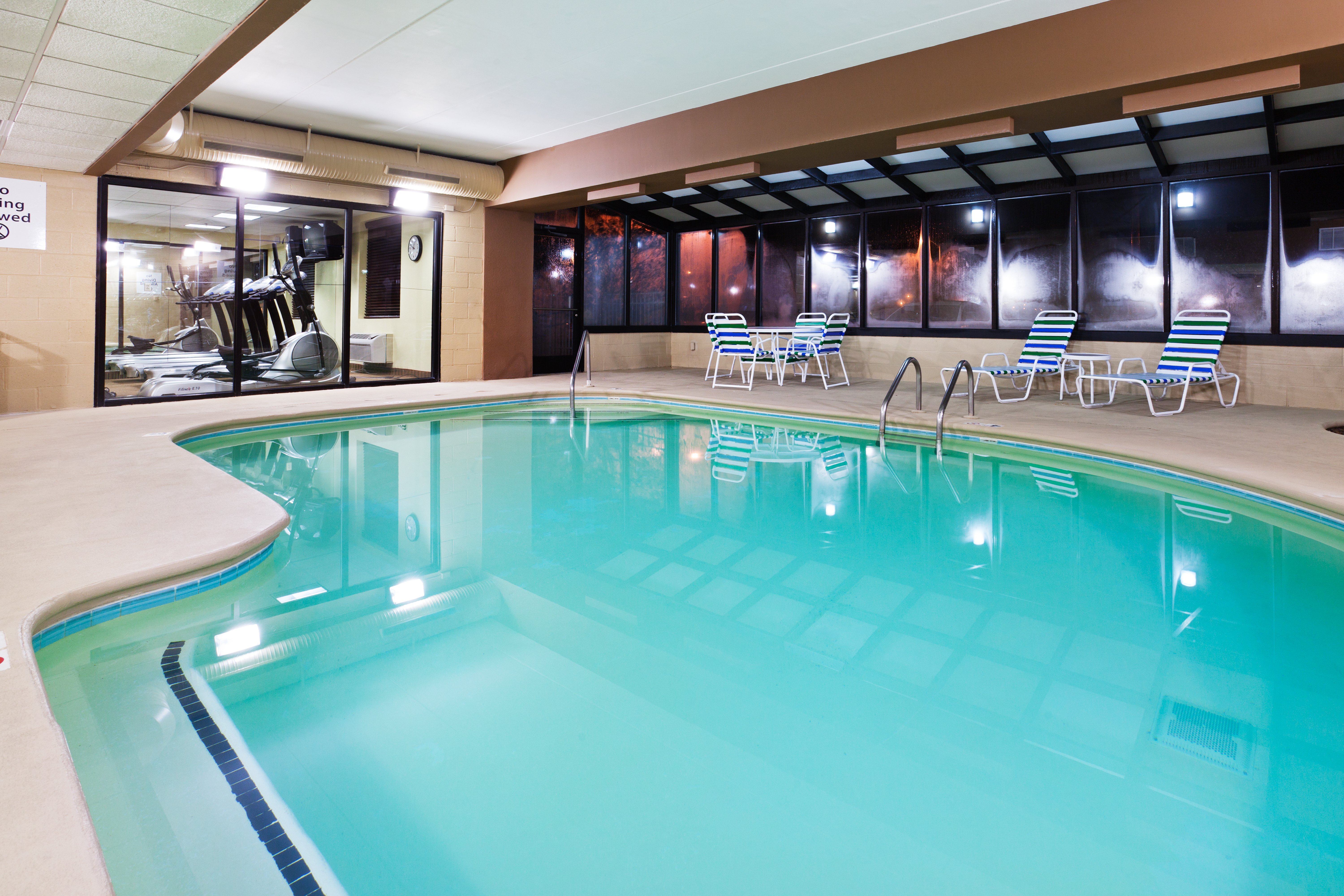 Holiday Inn Express Hotel Suites Alcoa Knoxville Airport 32/53