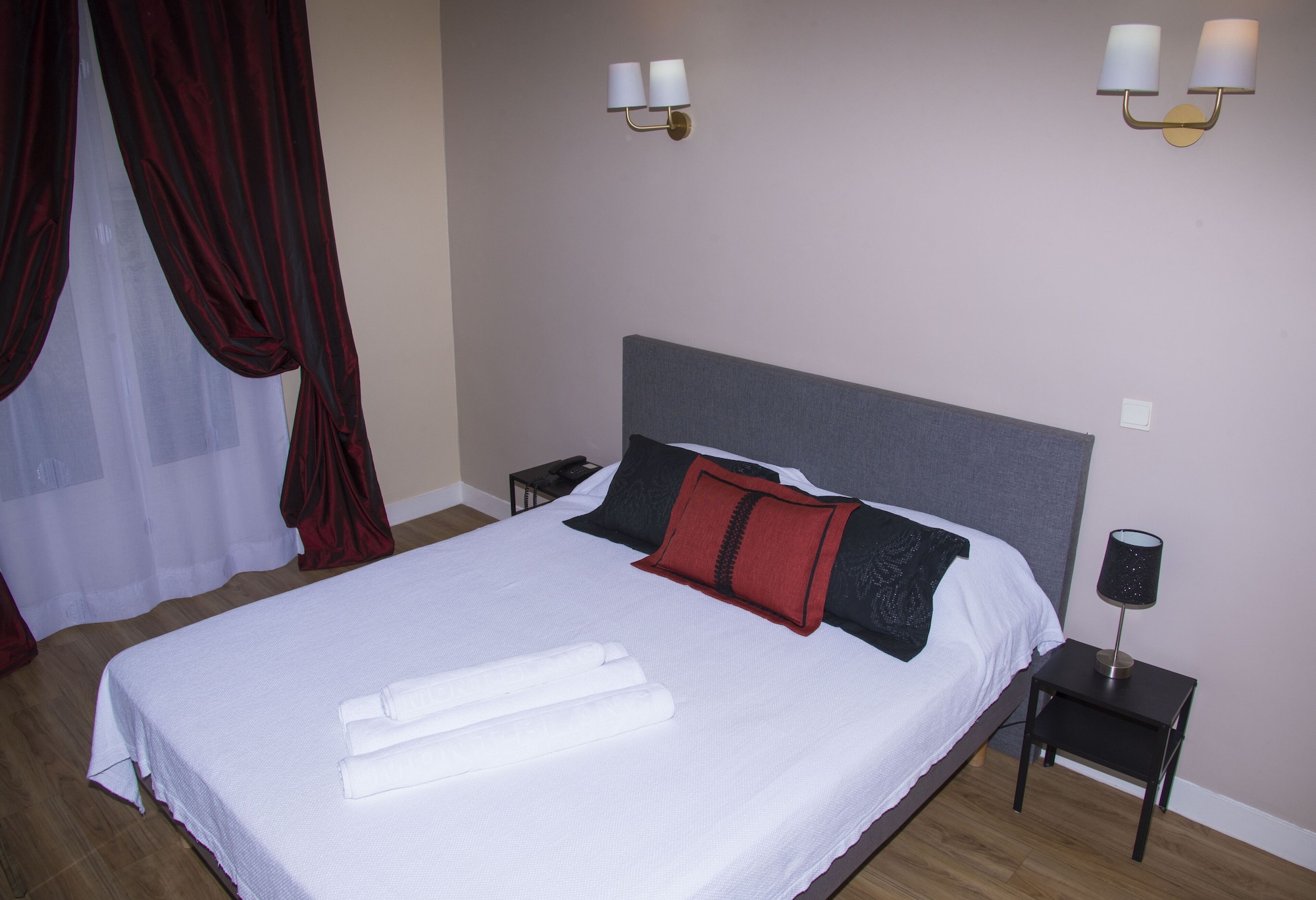 Superior, Queen Bed