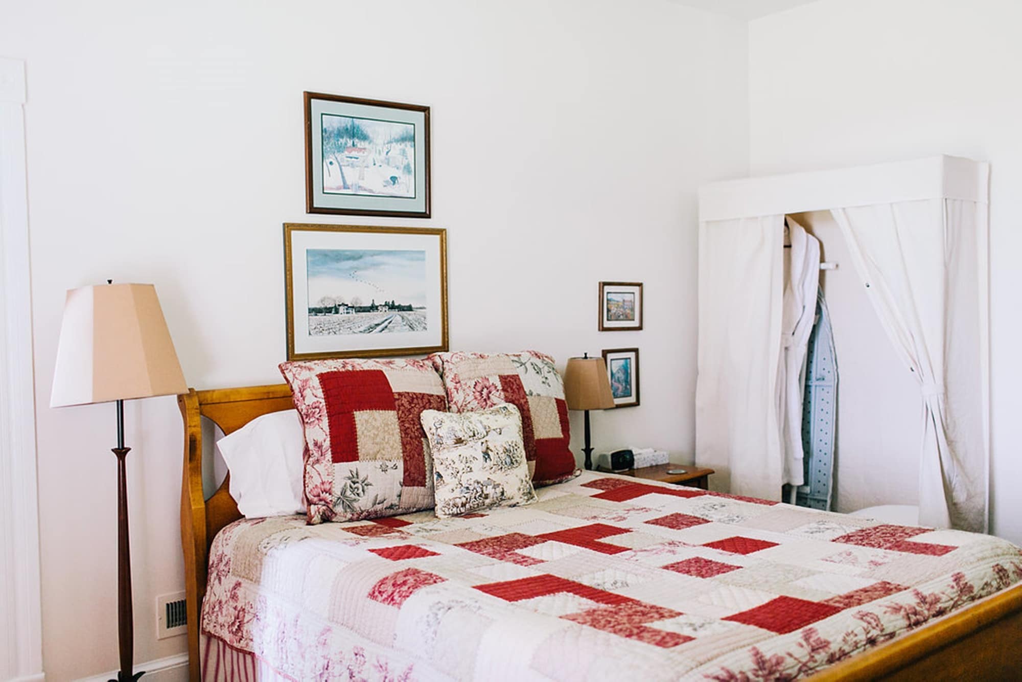 House, Queen Bed, Private Bathroom