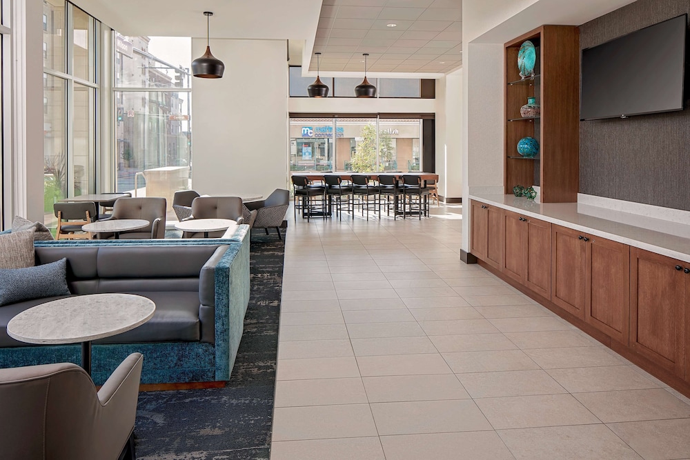 Hyatt Place Glendale/Los Angeles 6/55