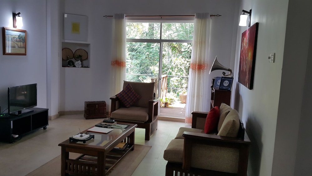 Riverside Homestay Apartments 16/27