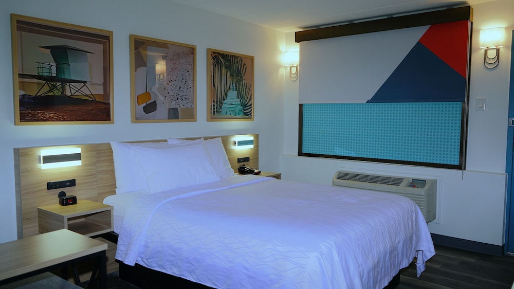 Airport Waterfront Inn 21/59