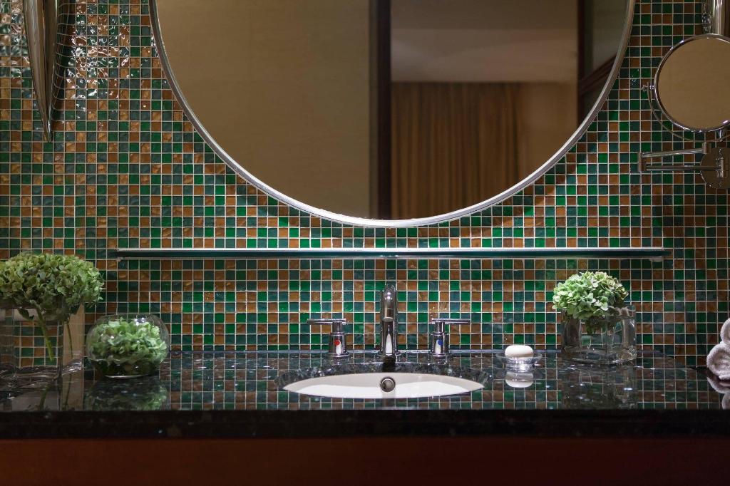 1 Bedroom, Select, Suite, King Bed, Jetted Tub, Club Floor