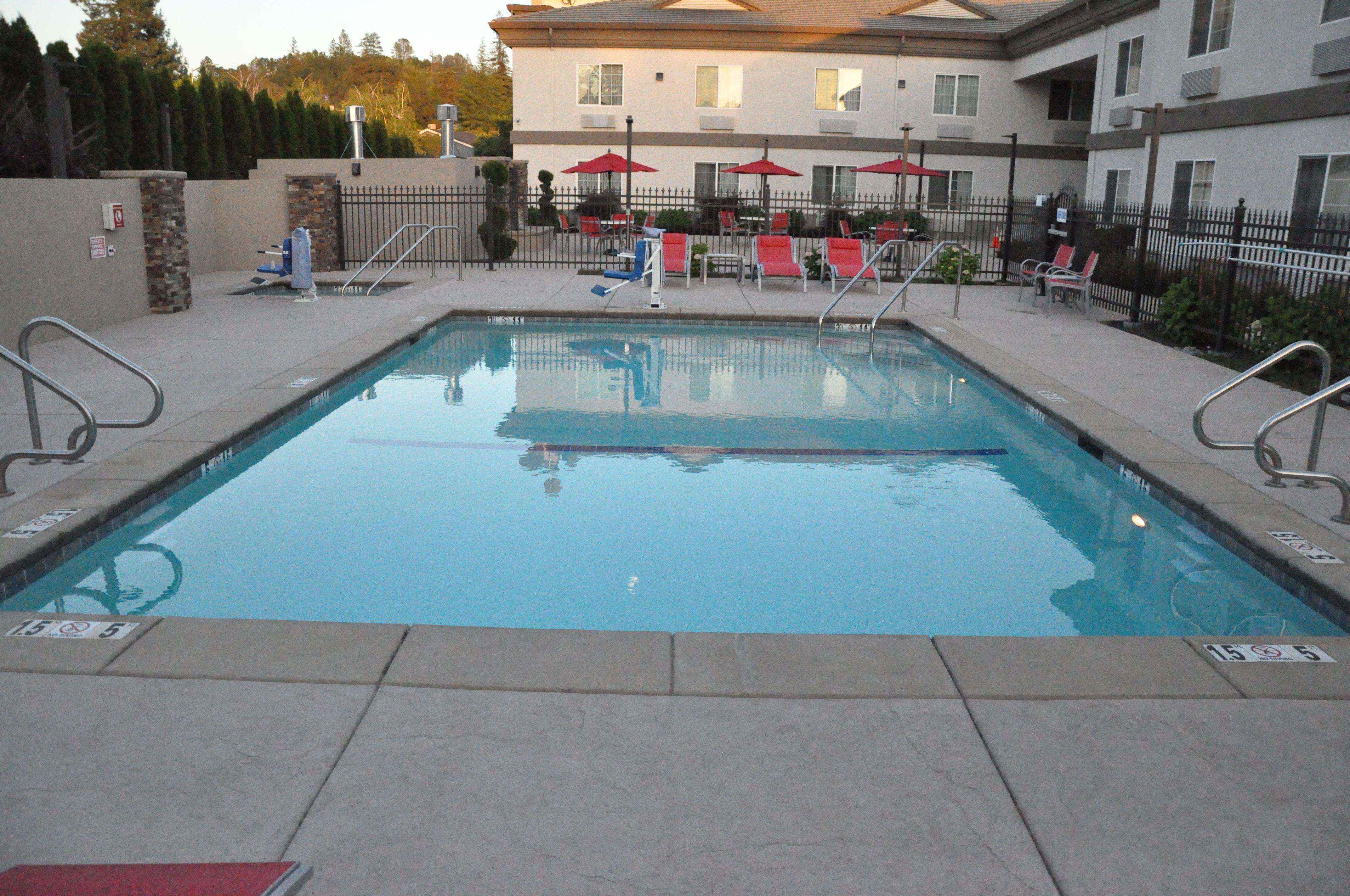 Holiday Inn Express Hotel And Suites Jackson Dining 15/17
