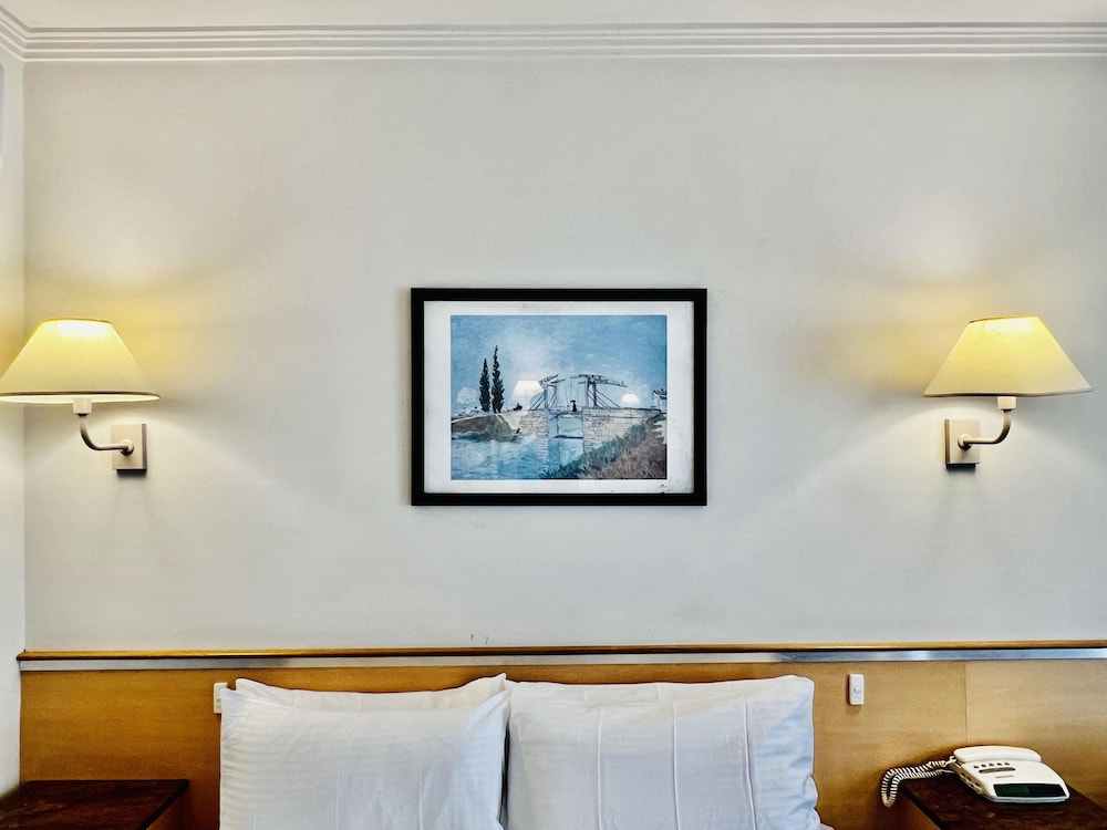 The Waverley International Hotel 20/45