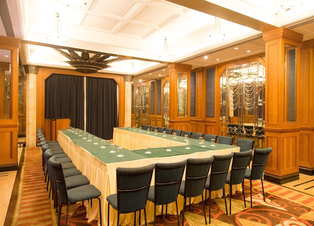 Sarovar Portico Kalupur Ahmedabad 16/42