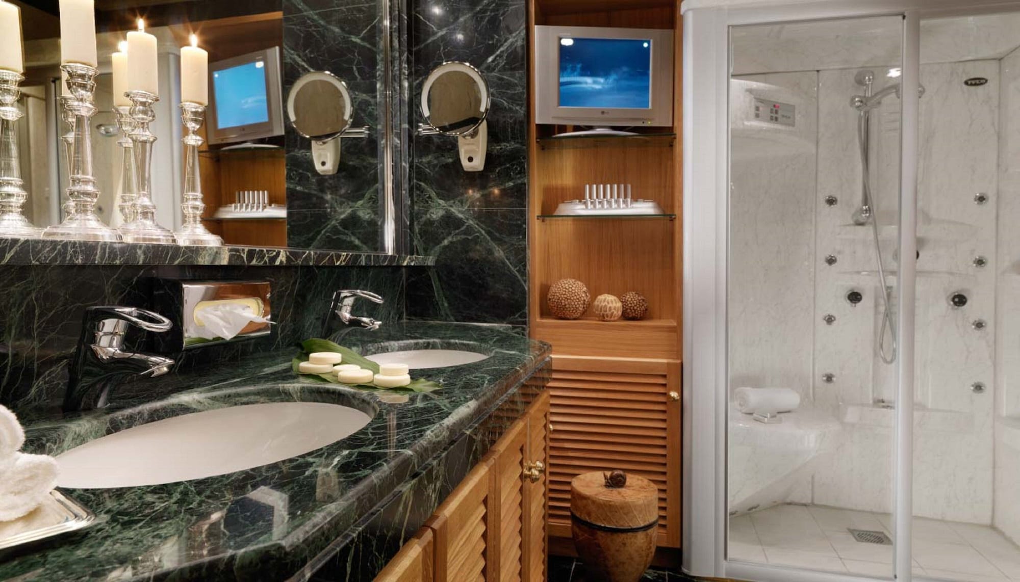 Presidential, Suite, King and Queen Bed