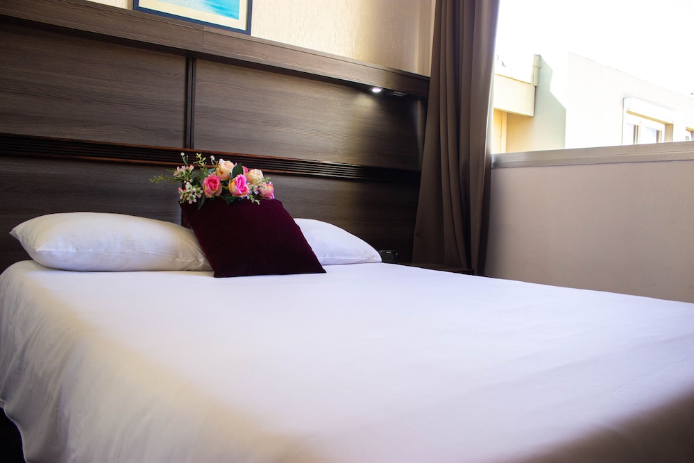 Hotel Le Paris 11/56