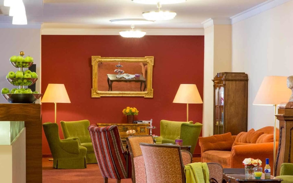 ALPHA HOTEL 24/33