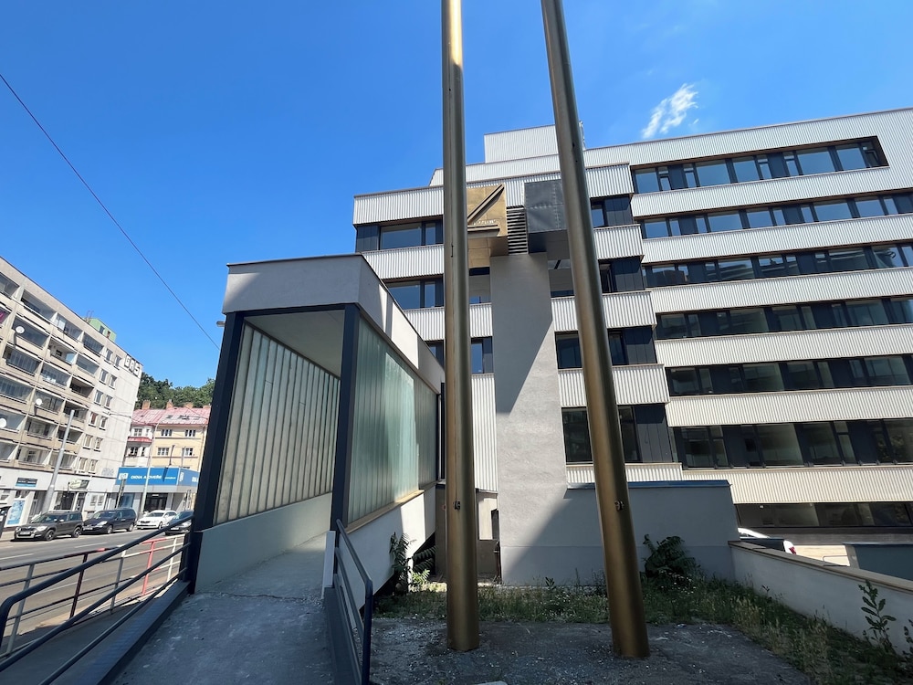 Post 120 Suites 19/20