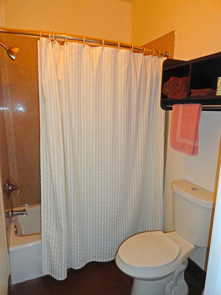 Americas Best Value Inn Brownsville 19/35