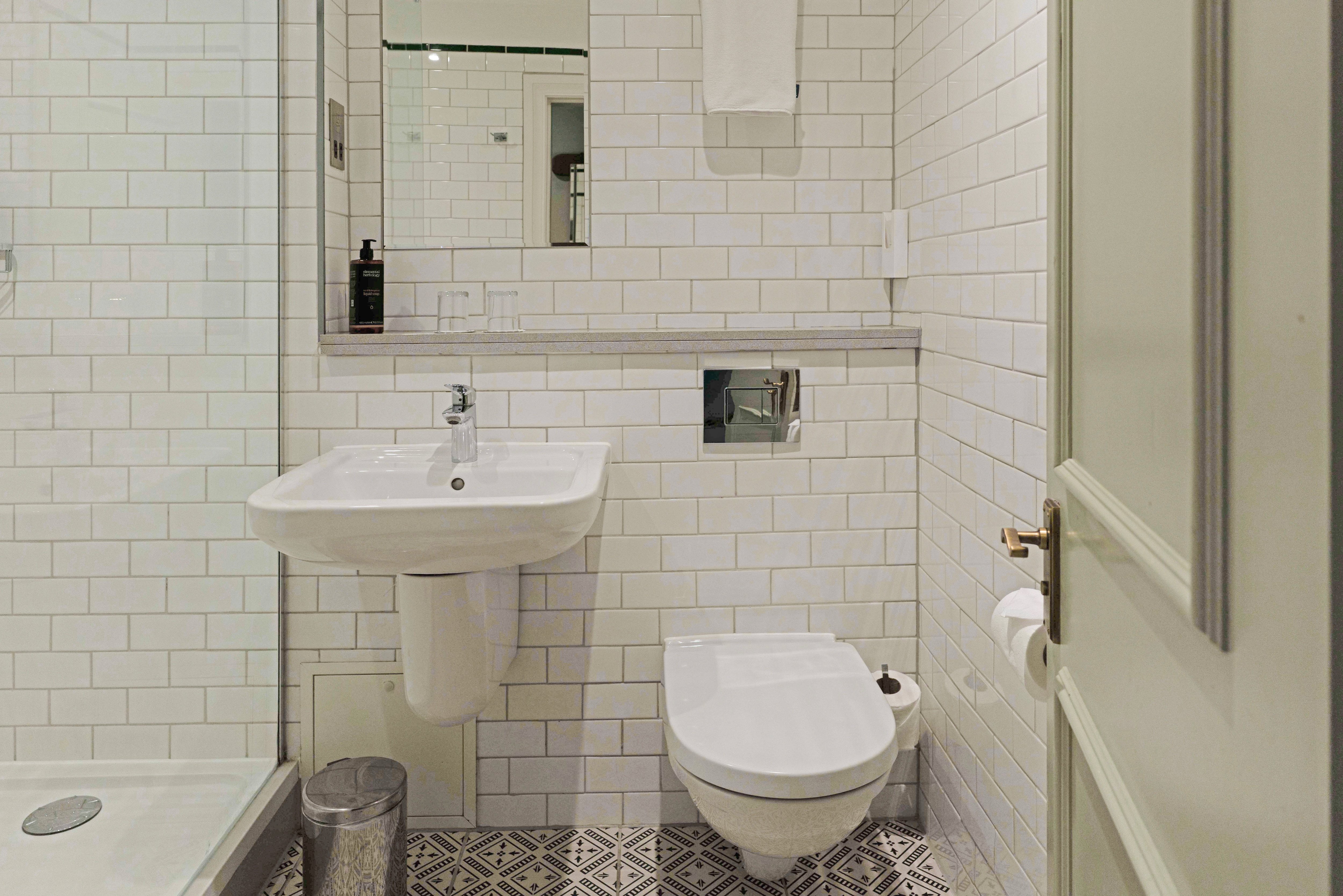 Bristol Grand Hotel By Sunday 42/43