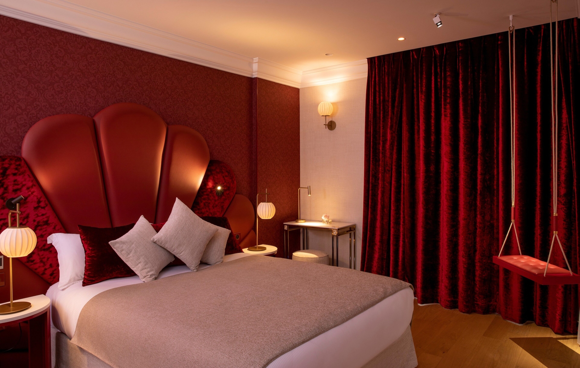 Executive, Queen Bed