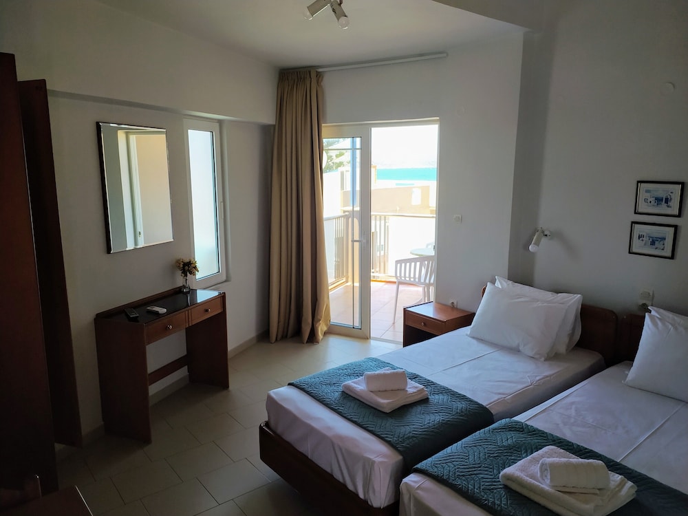 Girogiali Beach Hotel 32/50