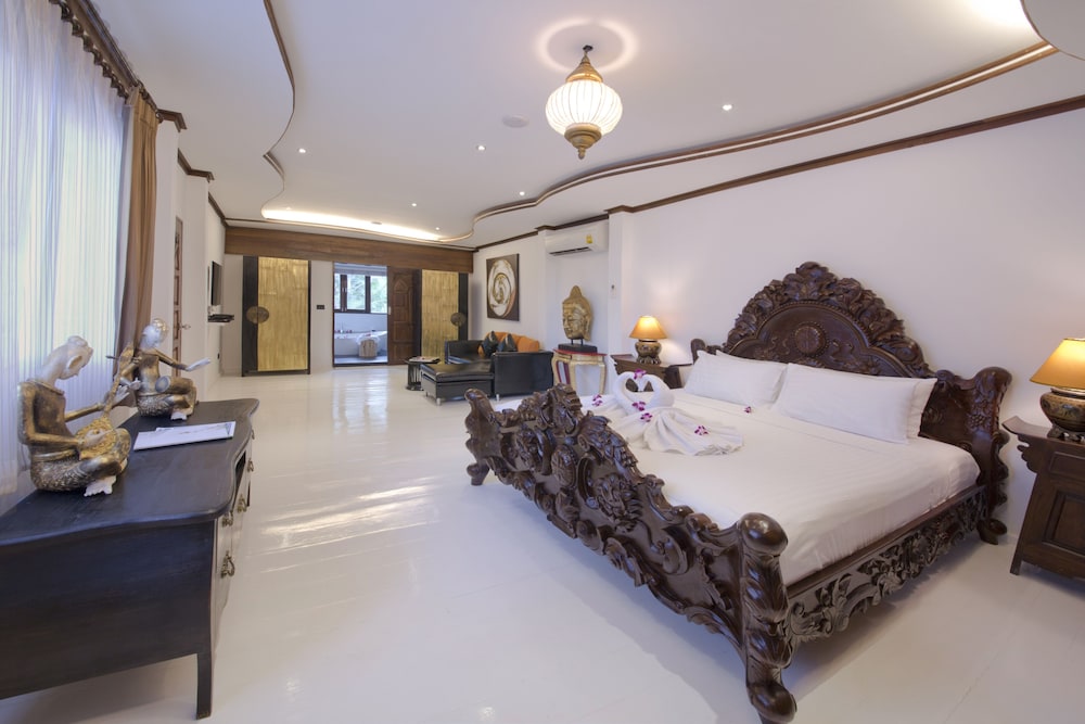PARADISE ISLAND ESTATE 15/76