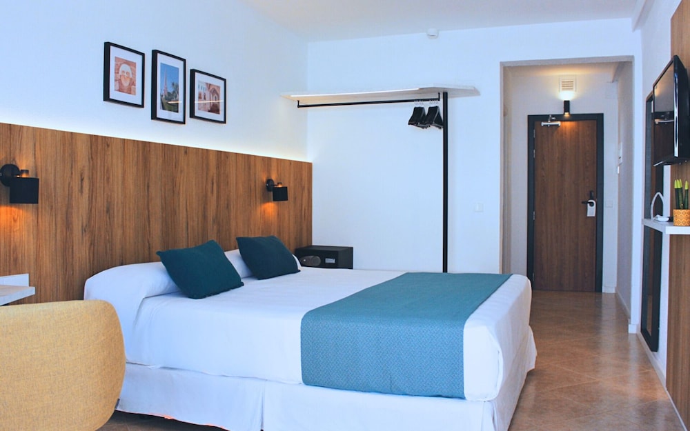SUPERIOR, TWIN BEDS, TERRACE