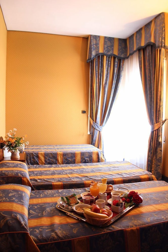 Grand Hotel Dei Cesari 40/58