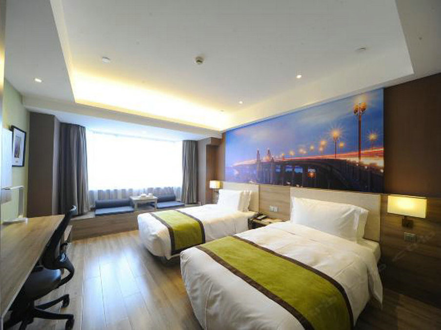 Suqian Development Avenue Atour Hotel 7/40