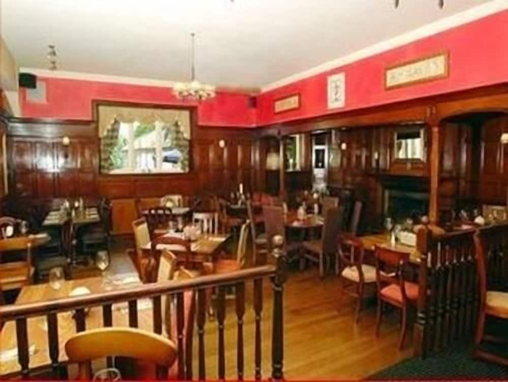 The Hunting Lodge - Restaurant with rooms 16/20