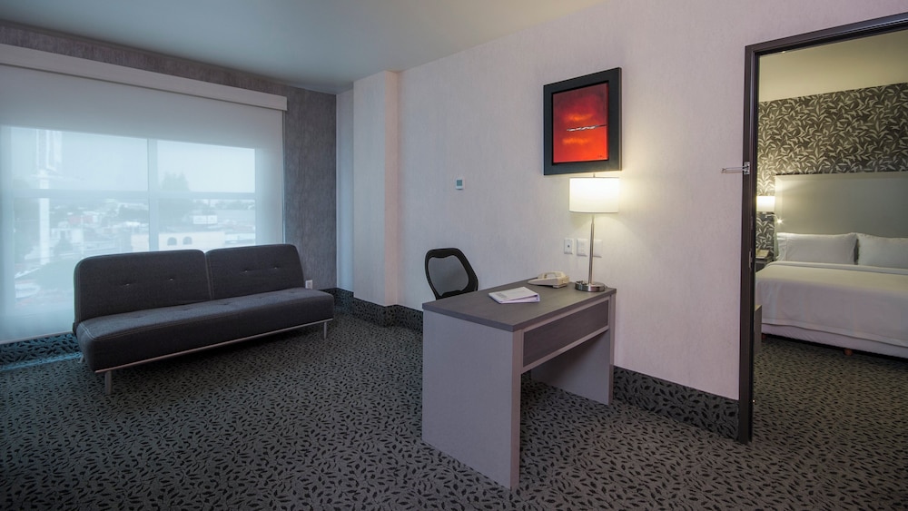 Holiday Inn Express & Suites Queretaro, an IHG Hotel 30/50