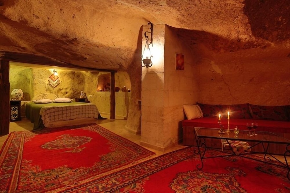 Jerveni Cave Hotel 24/47
