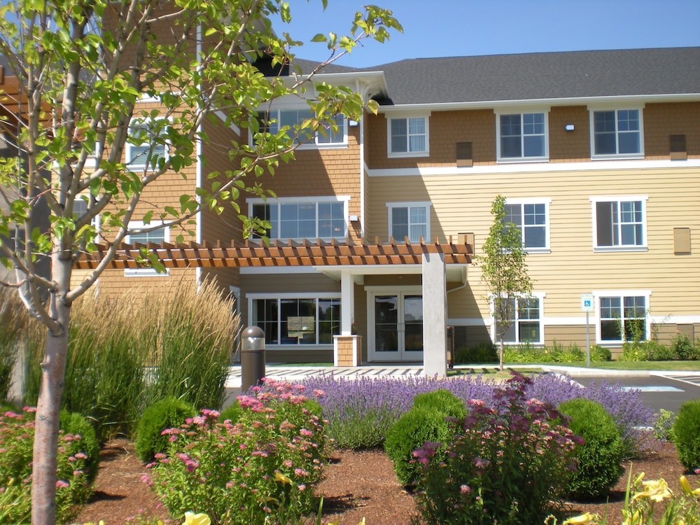 Ledgestone Hotel 6/68