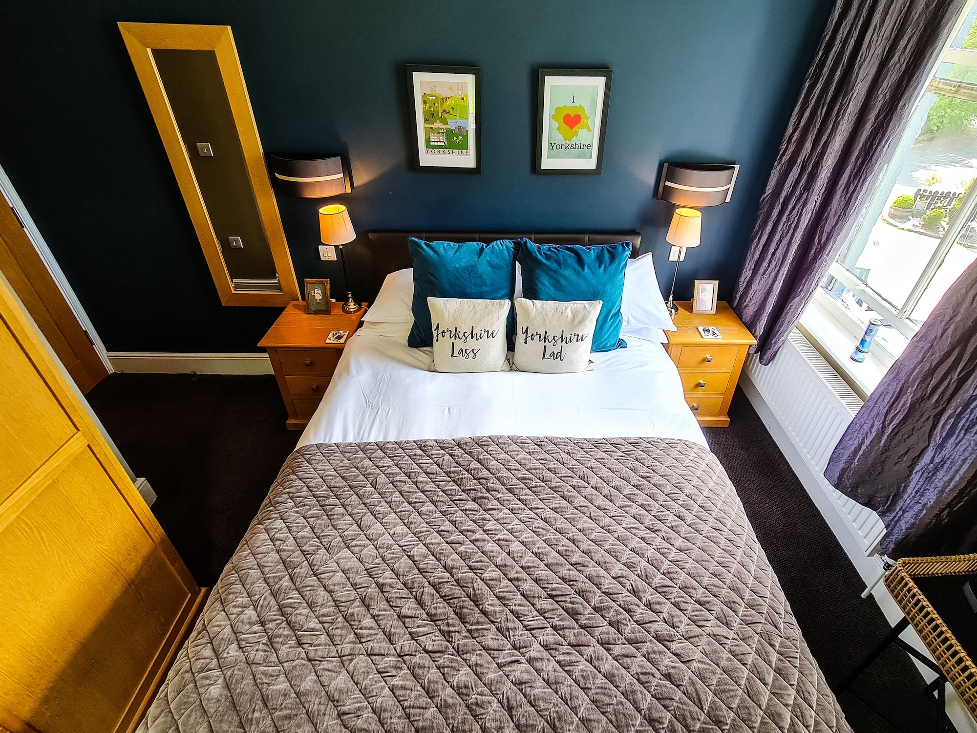 ROOM, DOUBLE BED