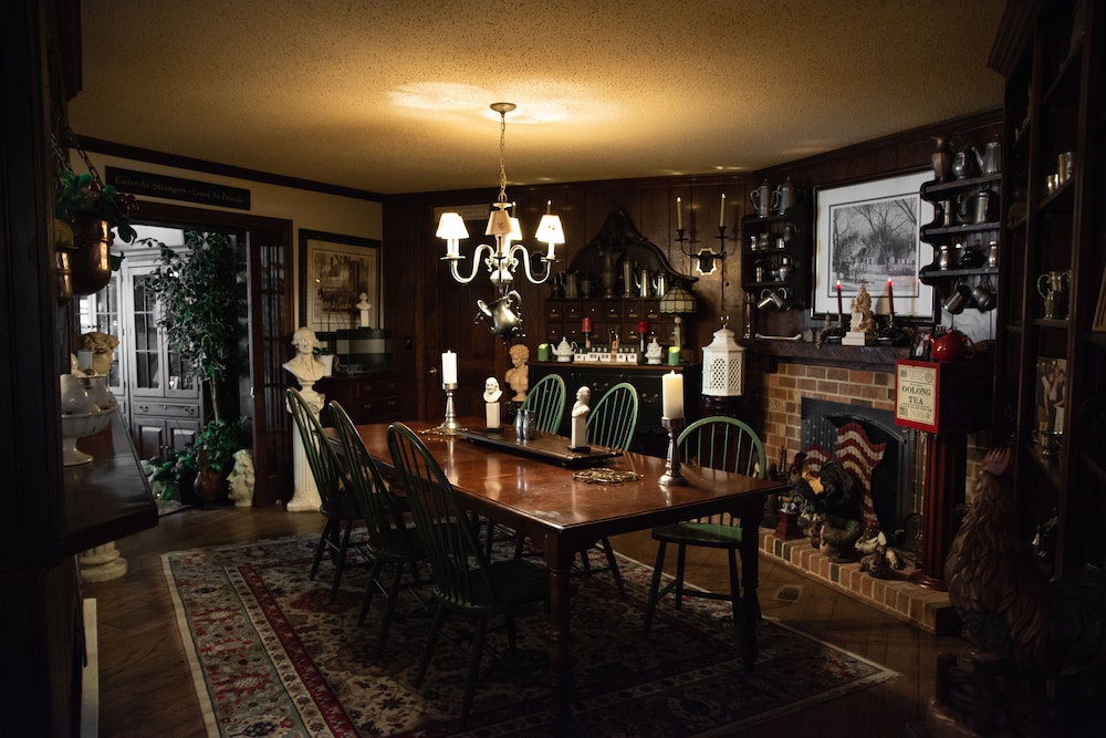 Williamsburg Sampler B & B 3/30