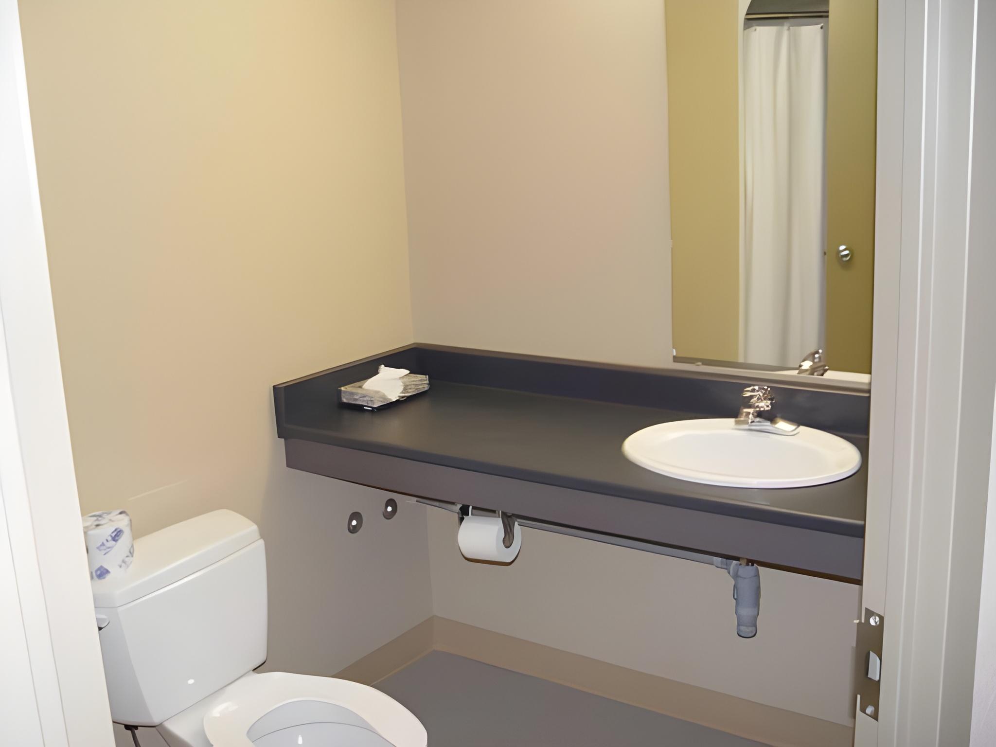 Residence And Conference Centre Ottawa West 25/26