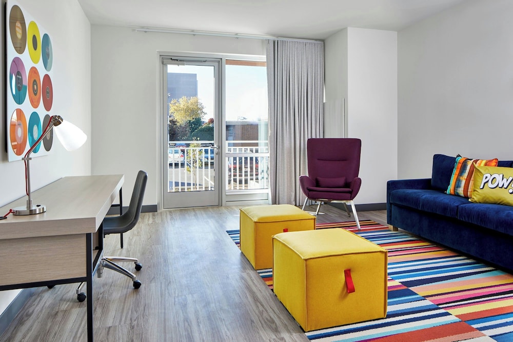 Aloft Wilmington at Coastline Center 23/50