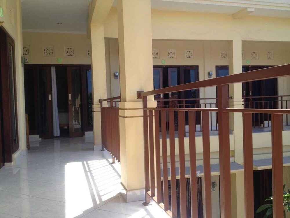 Sari Buana Bed Breakfast 7/62