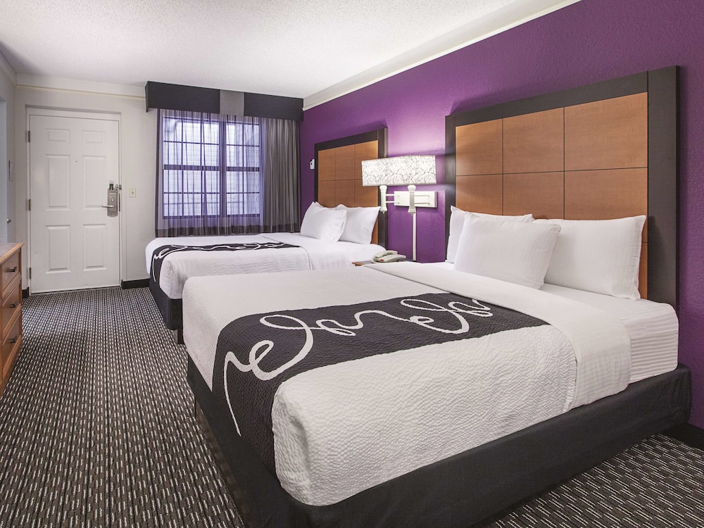 Howard Johnson by Wyndham Sacramento Downtown 33/58
