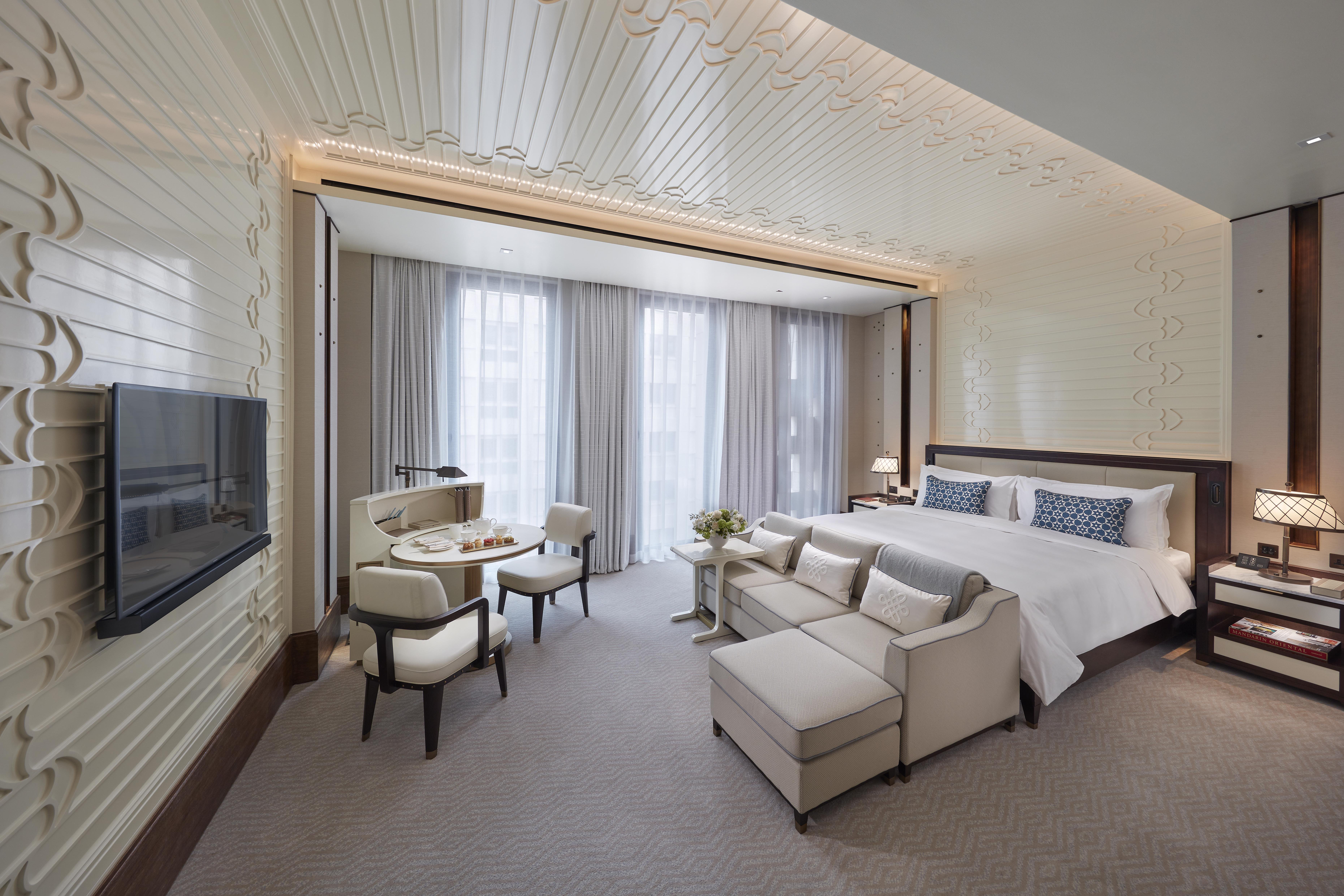 DELUXE, KING BED