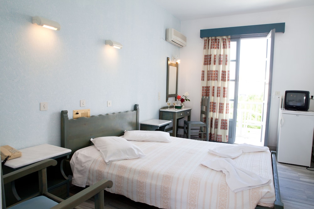 Polos Hotel Paros 39/90